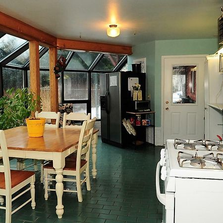 Cranky Crow Bed & Breakfast Кодиак Екстериор снимка