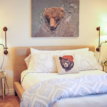 Cranky Crow Bed & Breakfast Кодиак Екстериор снимка